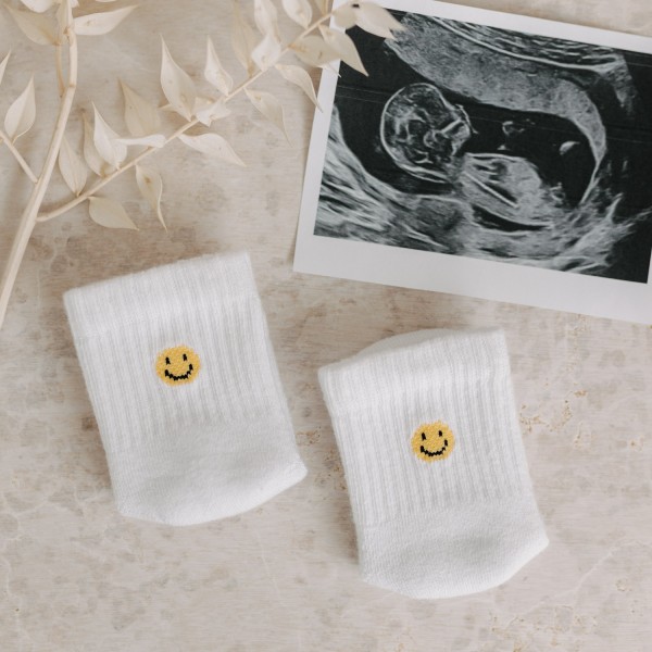 Eulenschnitt - Babysocken "Smiley" - weiß-gelb