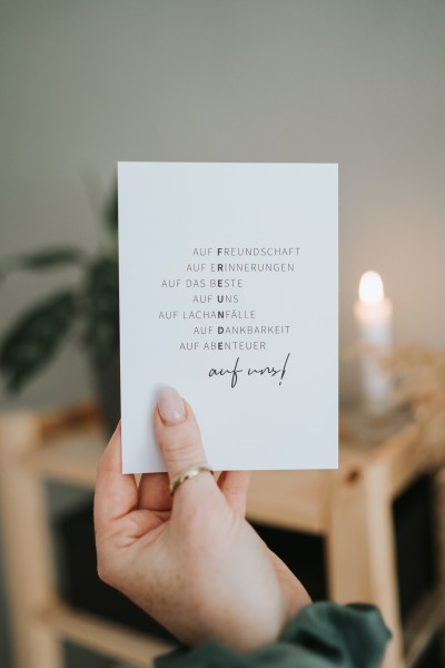 Heldenglück - Postkarte "Auf uns"
