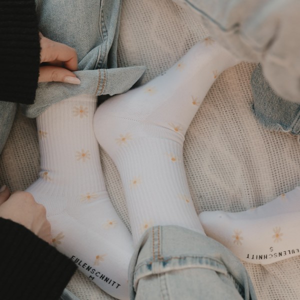 Eulenschnitt - Socken "Daisies allover" - verschiedene Größen